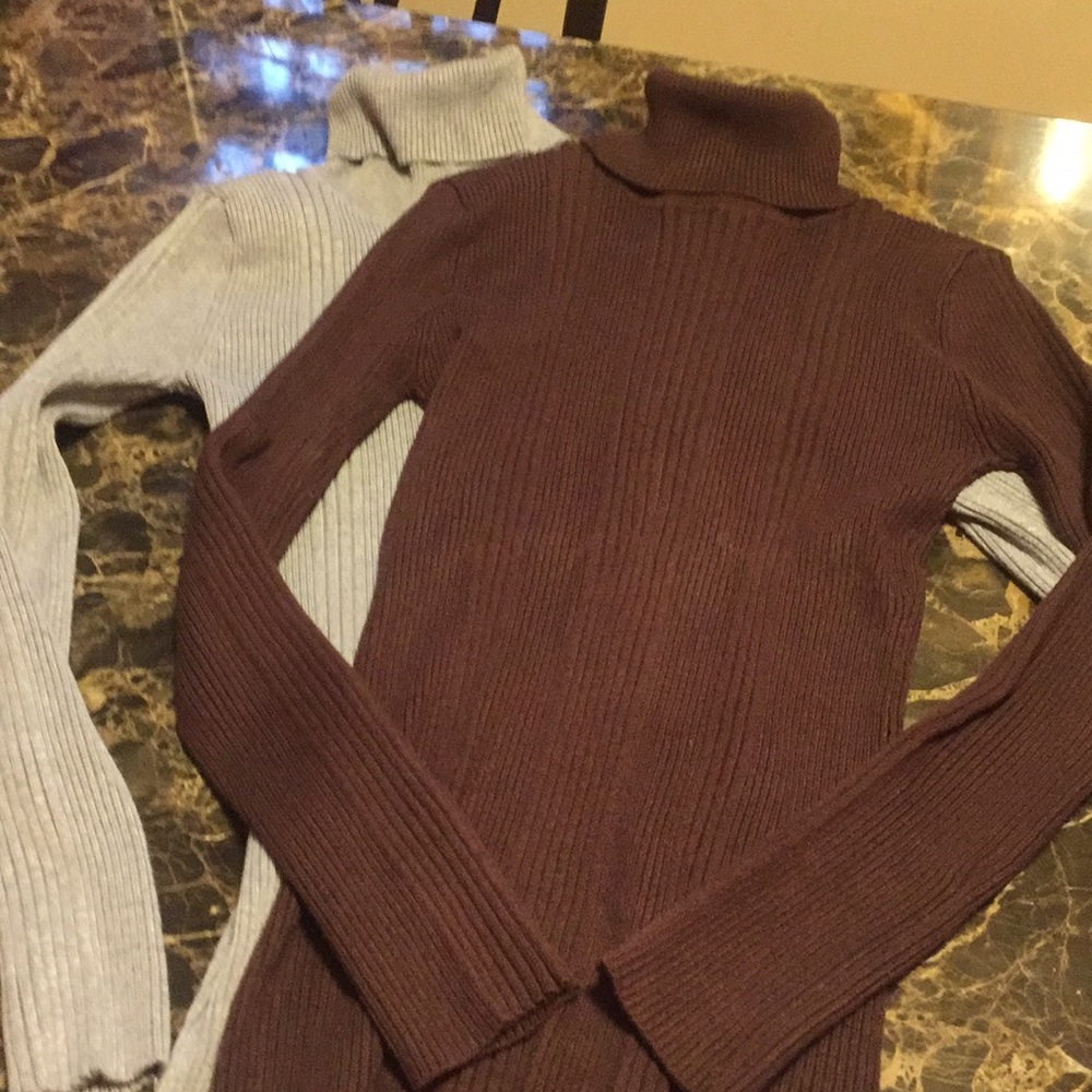 2 women’s turtleneck